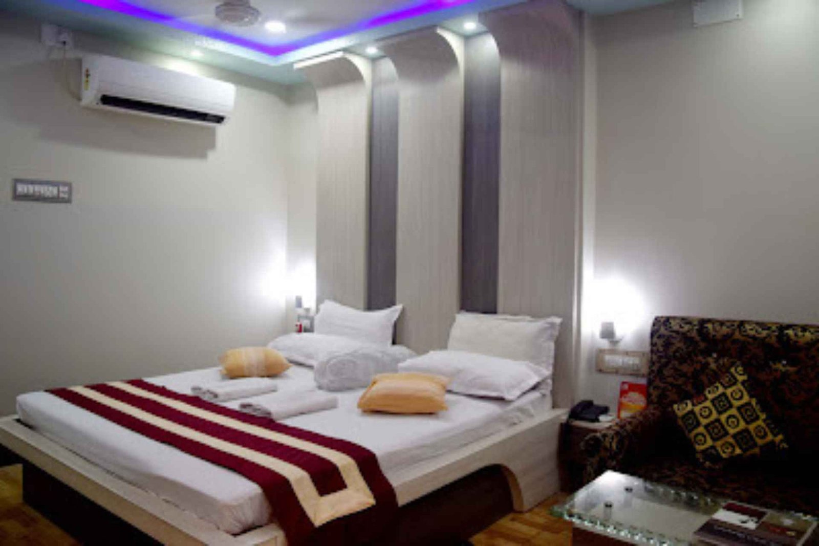 hotel amarabati bakkhali​ room